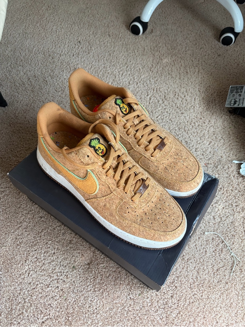 Nike Men’s Cork Low-Top Sneakers — Tan with Green Trim
